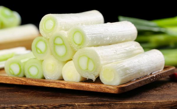 入秋後，要多喝羊肉湯，記住“四不五做”，肉不羶，湯色奶白