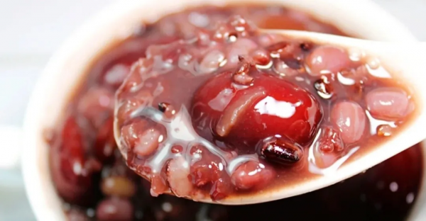 早餐吃這2紅粥，營養健康又減脂；堅持3個月後，白髮少了，氣色好