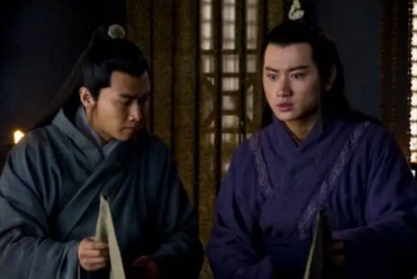 曹丕看見兩頭牛打架，讓曹植作詩，詩中不能出現牛，結果流傳千古