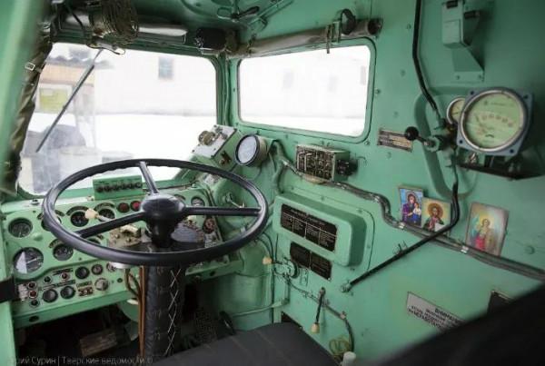 地表最強火箭炮之一BM-30(龍捲風)