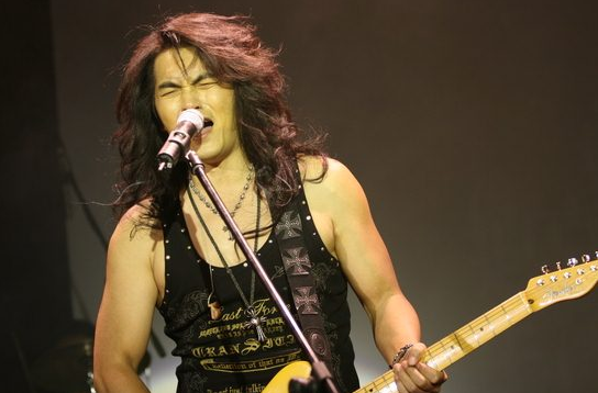 迪克牛仔：從“搖滾巨星”淪落到走穴為生，終於讓人再次為他鼓掌