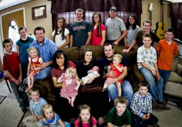 美國60後夫妻21年生下19個娃，現已有21個孫輩，這下養老不用愁了