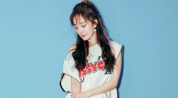 明星哭窮有一套：王鷗買不起房，趙露思龔俊還房貸，楊冪卡里沒錢