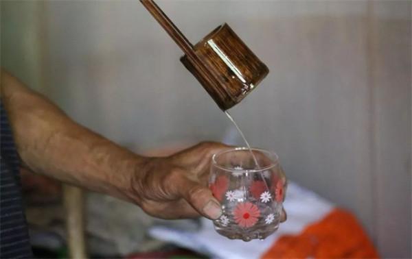 貴州一家五代人隱居山洞100年,給錢也不搬,如今已裝網路和家電 貴州一家五代人隱居山洞100年,給錢也不搬,如今已裝網路和家電