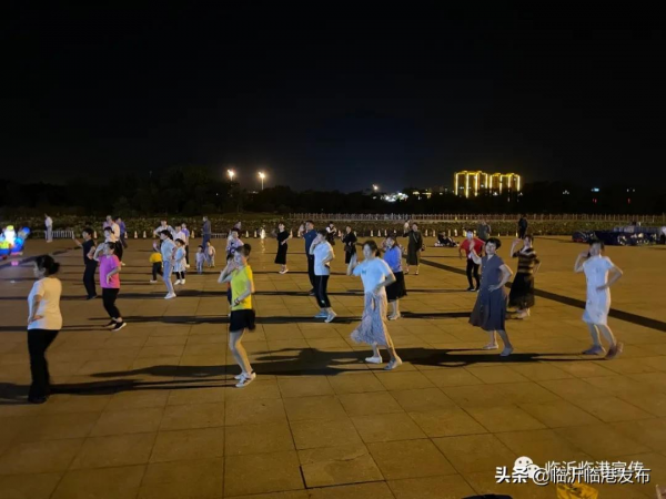 夜晚的臨港,太熱鬧了吧! 夜晚的臨港,太熱鬧了吧!