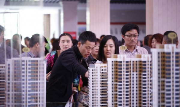 為什麼，親戚說&OpenCurlyDoubleQuote;買東不買西&rdquo;，懂行人卻說&OpenCurlyDoubleQuote;聰明人都買西戶&rdquo;？