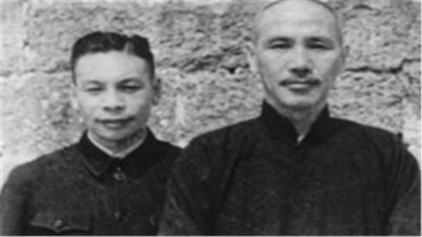 斯大林是唯一被掛在天安門的外國人，他一言讓開國大典提前三個月