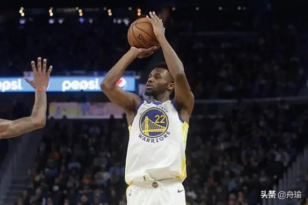 NBA晨報:霍華德大秀身材,勇士試訓三人,西蒙斯不去訓練營報道 NBA晨報:霍華德大秀身材,勇士試訓三人,西蒙斯不去訓練營報道