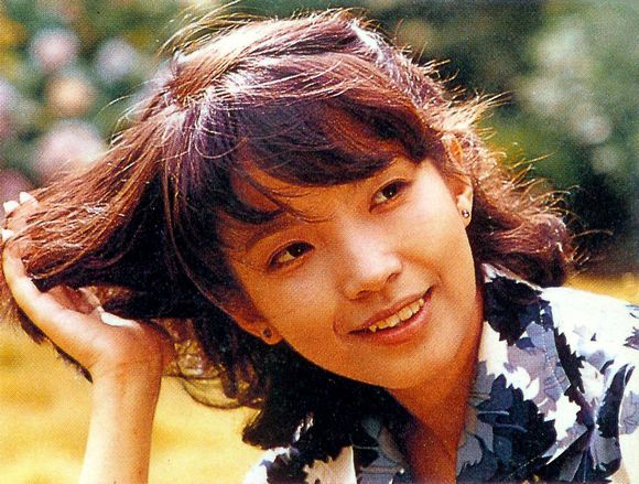 “悲傷”的呂麗萍：一婚張豐毅，二婚足球評論員，42歲嫁孫海英