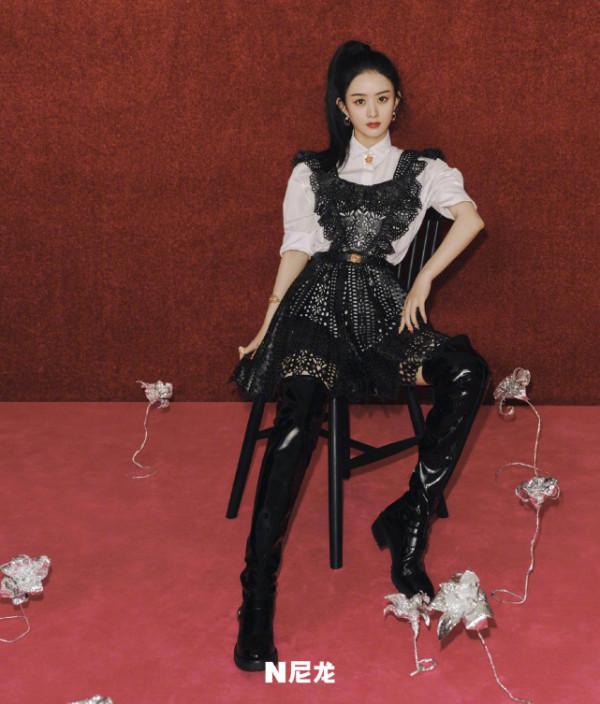 趙麗穎新刊變小魔女！花苞蓬蓬裙比人都大一圈，搭配棉服竟不老氣