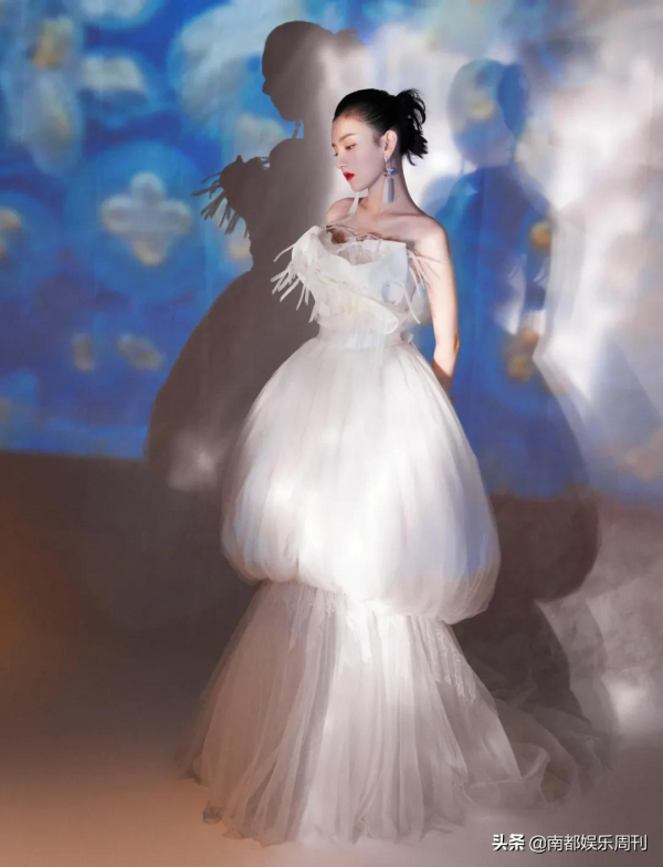 你可以永遠相信迪麗熱巴的紅毯造型