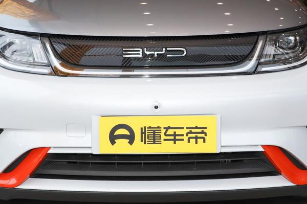 新車 | 吸引年輕人不止靠“萌系設計”，試駕比亞迪海豚時尚版