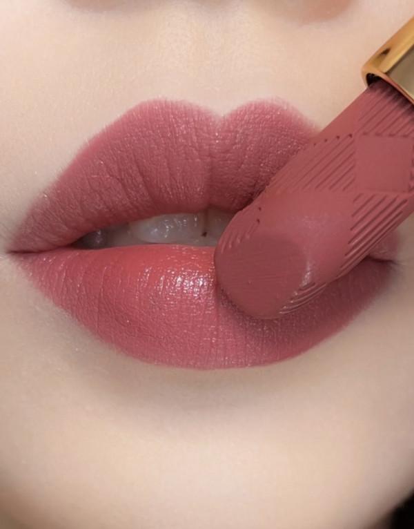 冬天口紅不必買太多，有這4支就夠用，有品位的女人都在用