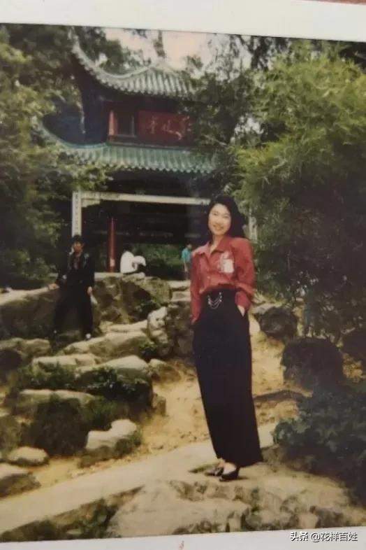 媽媽年輕時的顏值,驚豔了歲月,穿搭比我們更時髦 媽媽年輕時的顏值,驚豔了歲月,穿搭比我們更時髦