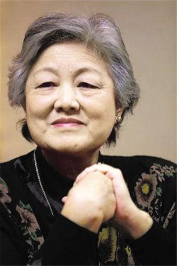 章含之:毛主席英文教師,丈夫出軌後嫁60歲喬冠華,晚年守寡25年 章含之:毛主席英文教師,丈夫出軌後嫁60歲喬冠華,晚年守寡25年