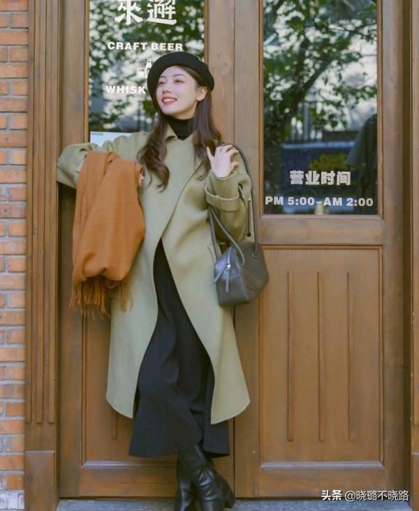 真正高階的女人，不管穿大衣、風衣，都不會配打底褲，拉低氣質