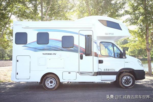 3.0T8AT動力，6座大空間，​帶多種智慧和大床，宇通高配房車來了