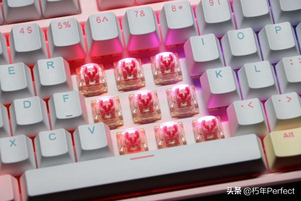 HELLO GANSS HS108T 三模熱插拔機械鍵盤開箱評測 HELLO GANSS HS108T 三模熱插拔機械鍵盤開箱評測