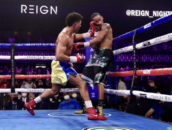 戴維·莫雷爾第四回合擊倒對手阿蘭·福克斯,贏得職業生涯六連勝 戴維·莫雷爾第四回合擊倒對手阿蘭·福克斯,贏得職業生涯六連勝