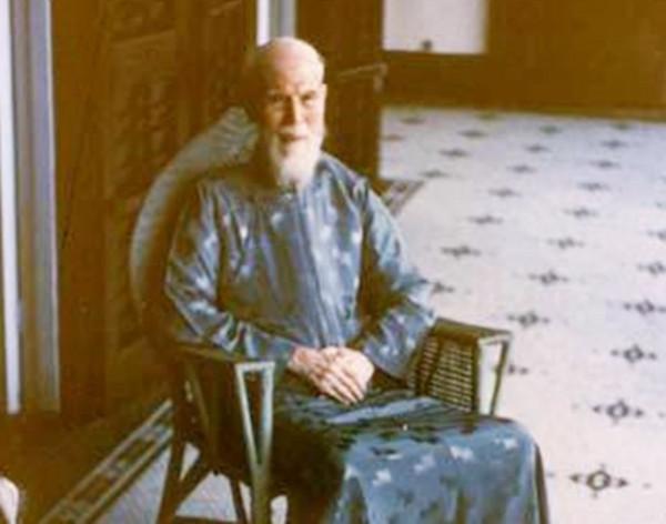 嫁給首富一直無子，麥秀英勸說表妹當妾，表妹連生10子成平妻