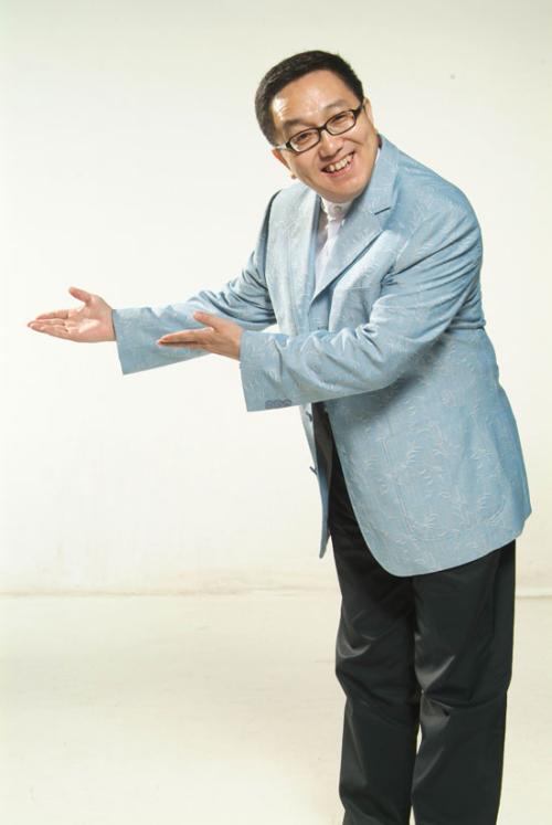 演員句號：再婚娶小11歲妻子“丫蛋”，讓喪子的岳父母晚年不流淚