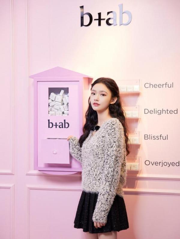 林允不愧是星爺看中的人,穿毛絨上衣+短裙清純依舊,咋看咋驚豔 林允不愧是星爺看中的人,穿毛絨上衣+短裙清純依舊,咋看咋驚豔