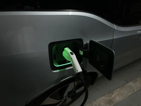 全碳纖“未來之車”，寶馬i3增程版亮點多多