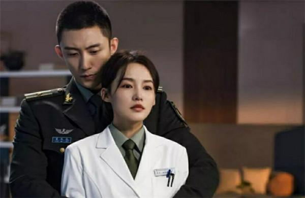 油頭粉面還演軍人?別被電視劇騙了,這些明星告訴你啥叫中國硬漢 油頭粉面還演軍人?別被電視劇騙了,這些明星告訴你啥叫中國硬漢