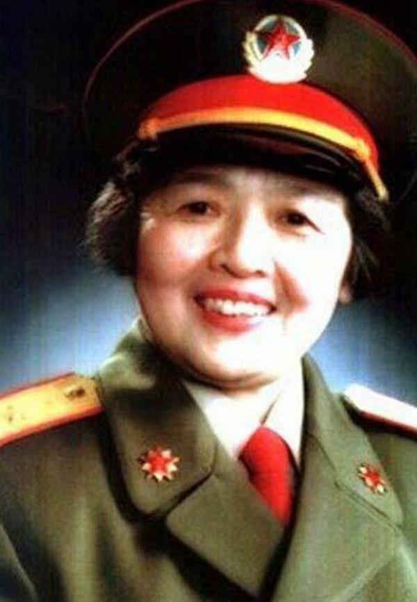 胡斐佩:出生於美國,畢業於復旦,19歲參軍,58歲成為解放軍少將 胡斐佩:出生於美國,畢業於復旦,19歲參軍,58歲成為解放軍少將