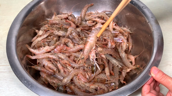 冬天進補，牛肉羊肉都不如蝦，10元一斤，營養全面，比吃肉都香