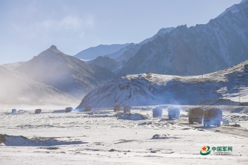 新疆軍區某師駕駛集訓隊開展高原訓練:“新手”駕車闖天路 新疆軍區某師駕駛集訓隊開展高原訓練:“新手”駕車闖天路