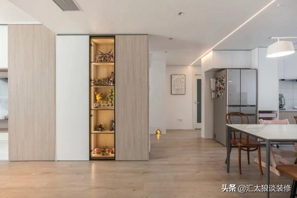 進門就被她家的裝修吸引,乾淨大氣溫暖,電視牆和陽臺很值得參考 進門就被她家的裝修吸引,乾淨大氣溫暖,電視牆和陽臺很值得參考