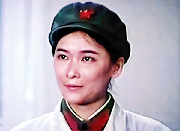 老照片：46位80年代明星軍裝照 龔雪 葛優 劉曉慶 李秀明 遲志強 傅藝偉