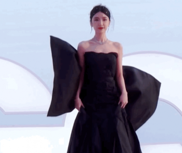 女星紅毯秀鬥豔:baby造型太絕,熱巴花仙子,但都輸給了楊天真 女星紅毯秀鬥豔:baby造型太絕,熱巴花仙子,但都輸給了楊天真