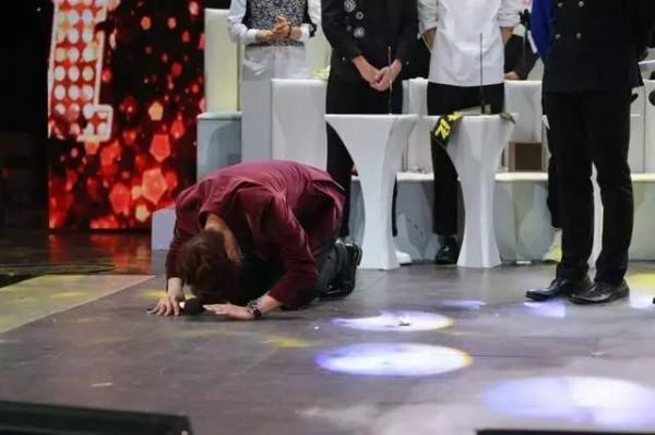 那個離開《天天向上》,磕頭跪謝汪涵的小五金恩聖,如今去哪了? 那個離開《天天向上》,磕頭跪謝汪涵的小五金恩聖,如今去哪了?