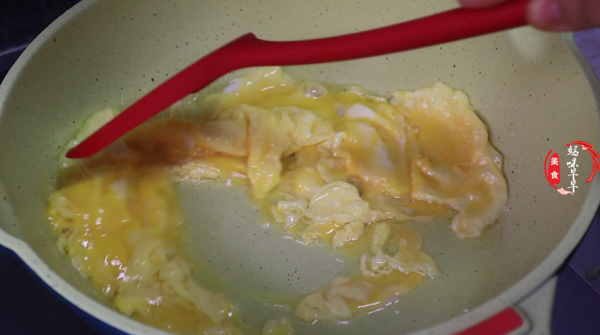 大排檔的炒河粉為啥好吃？教你一招，河粉不粘鍋不會坨，味道特香