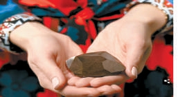 555克拉黑鑽或為小行星撞地球產物 555克拉黑鑽或為小行星撞地球產物