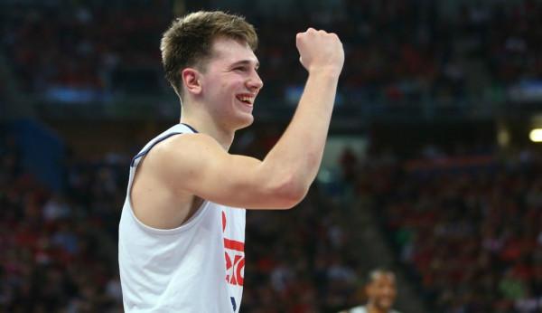 NBA聯盟前五超巨名單出爐!庫裡第四,詹姆斯第三,字母哥第一名 NBA聯盟前五超巨名單出爐!庫裡第四,詹姆斯第三,字母哥第一名