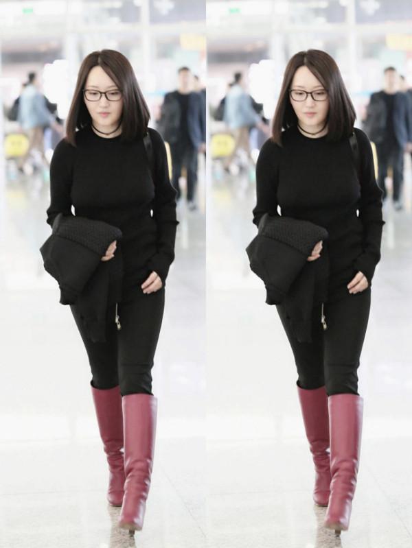 楊鈺瑩私下裡挺有“老師範兒”,戴上眼鏡穿一身黑,感覺和臉不符 楊鈺瑩私下裡挺有“老師範兒”,戴上眼鏡穿一身黑,感覺和臉不符