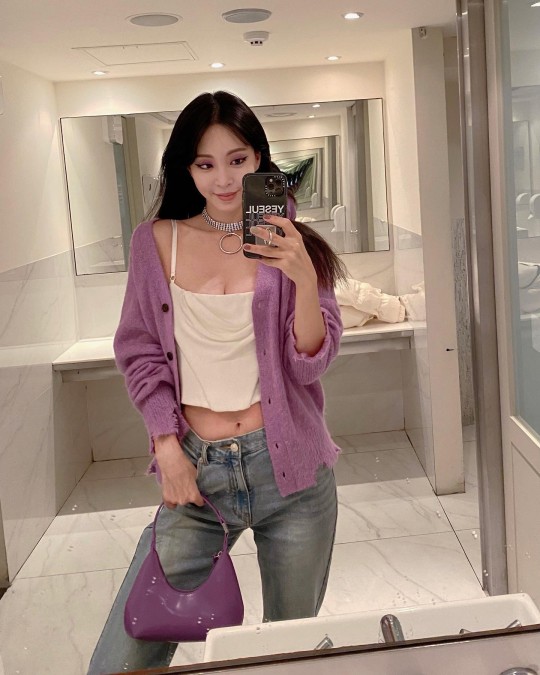 韓國女藝人韓藝瑟SNS發自拍秀美貌