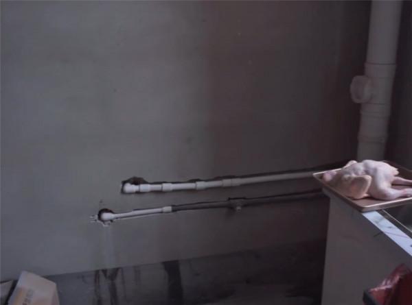 他住進不裝修的毛坯房4個月，雖簡陋卻倍感溫馨，網友：還不錯