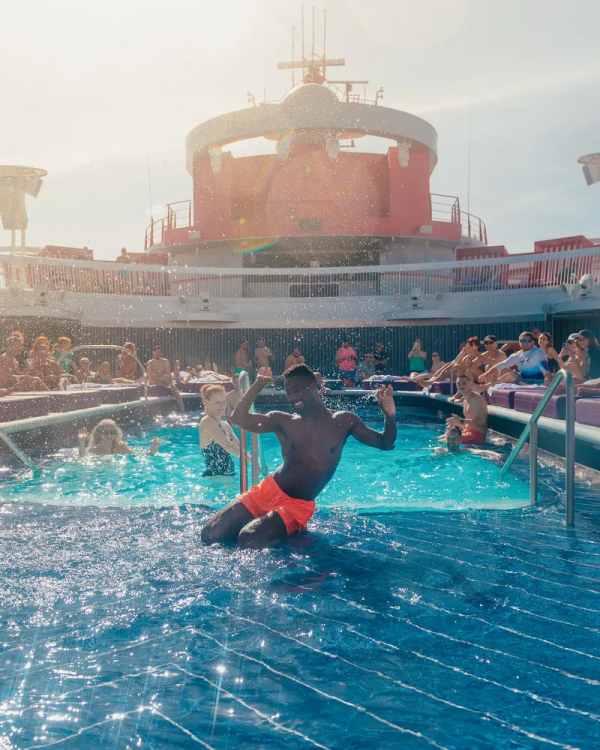 全球首艘“成人”郵輪開啟首航！它的快樂你想象不到