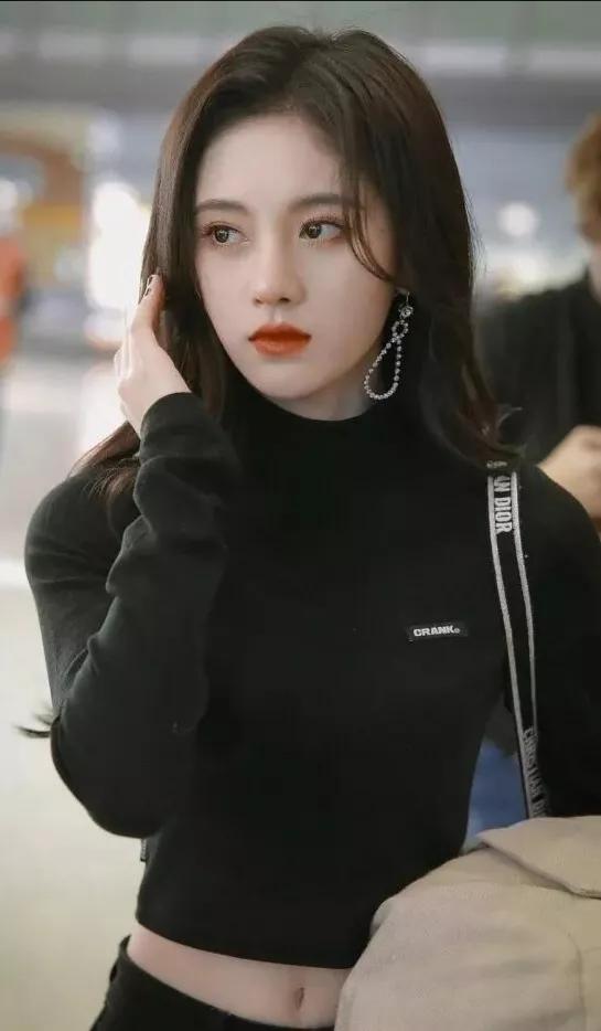 鞠婧禕美照一冊，欣賞