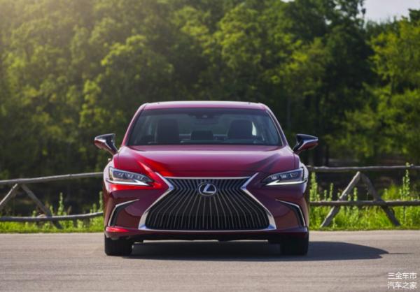 想要拉風還不簡單,2021款雷克薩斯ES實車,身形低趴更具運動氣息 想要拉風還不簡單,2021款雷克薩斯ES實車,身形低趴更具運動氣息
