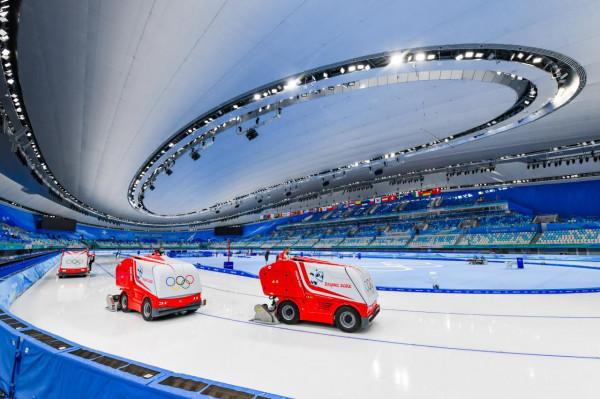 開練！外國運動員體驗&OpenCurlyDoubleQuote;冰絲帶&rdquo;最快的冰