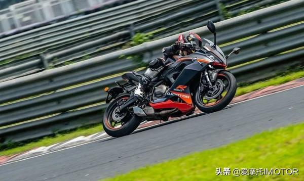 新年第一天，QJMOTOR官宣，正式加入2022賽季MOTO3組別