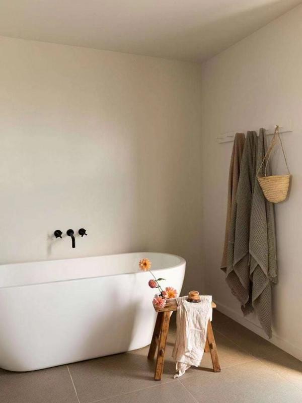 紐西蘭一個太太的山谷之家，簡單寧靜，在山上養女兒，惹人羨慕