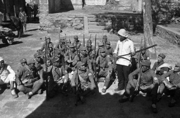 紅軍改編八路軍的時候,超編3.4萬人,這些戰士後來怎麼安置的? 紅軍改編八路軍的時候,超編3.4萬人,這些戰士後來怎麼安置的?