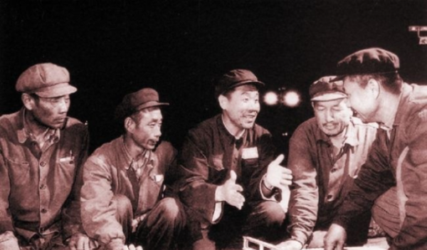 李瑞環的退休生活：默默資助貧困大學生，醉心京劇改編