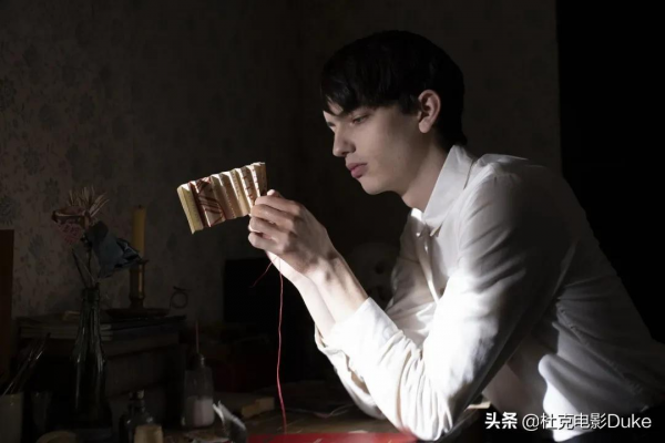 聊聊橫掃電影節大獎的《鈦》和《犬之力》 聊聊橫掃電影節大獎的《鈦》和《犬之力》